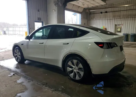 2021 Tesla Model Y z USA, uszkodzony, nr VIN 5YJYGAEE8MF301812